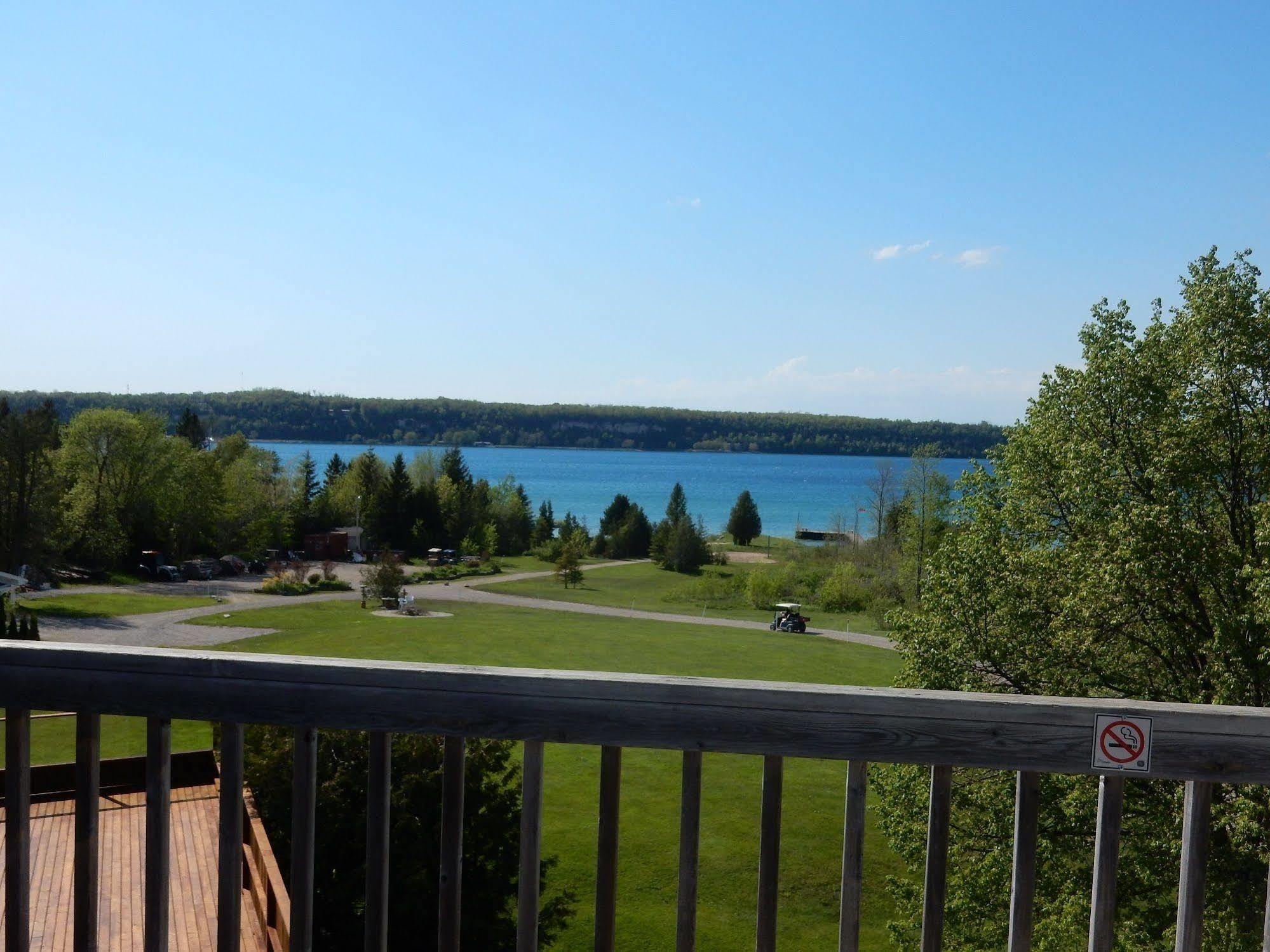 Waterview On The Bay Hotel Wiarton Exterior photo