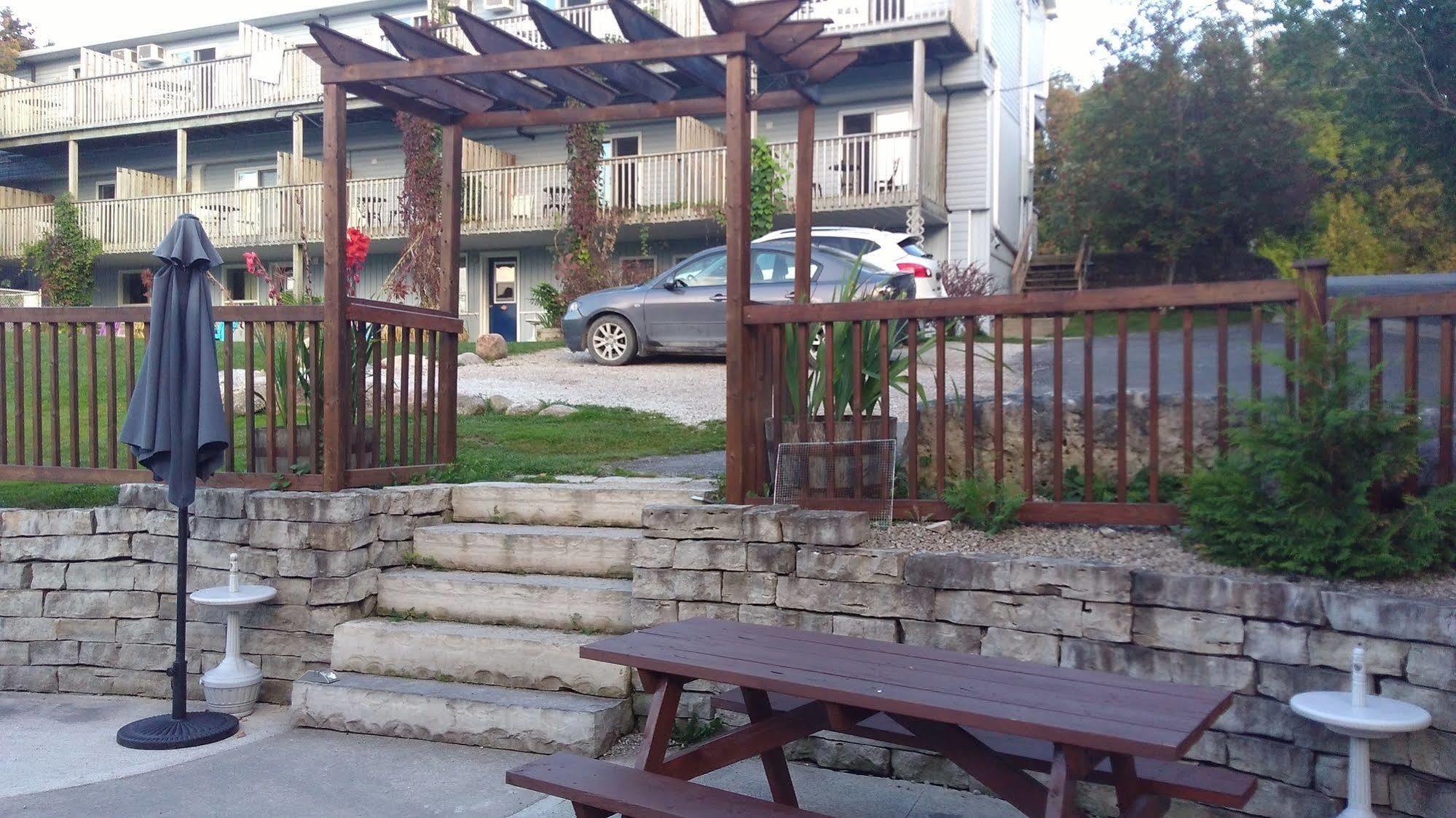Waterview On The Bay Hotel Wiarton Exterior photo